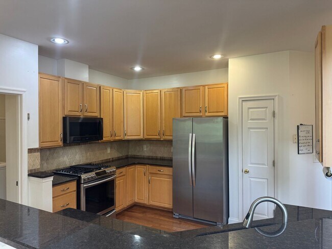 Building Photo - Brentwood 4BR Home