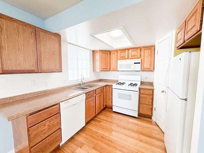 Building Photo - 2 BR/1BA | Newly Renovated Condo | In Orem!