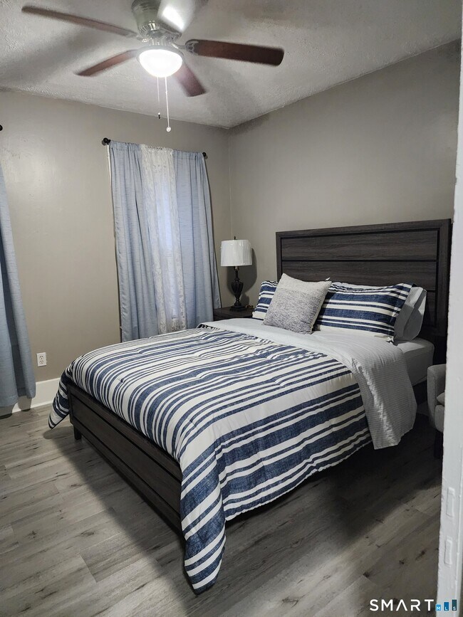 Building Photo - 158 N Main St