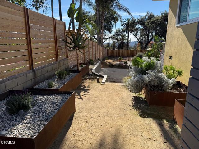 Building Photo - 300 W Loma Alta Dr