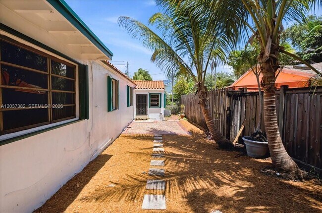 Building Photo - 2550 Trapp Ave