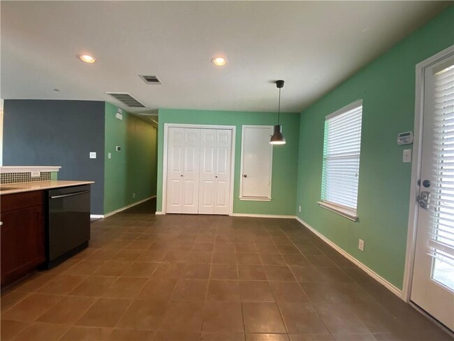 Building Photo - 600 Gabriel Mills Dr