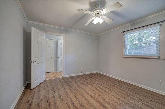 Building Photo - 447 Floyd St SE