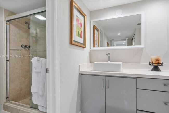 Building Photo - 875 NE 195th St