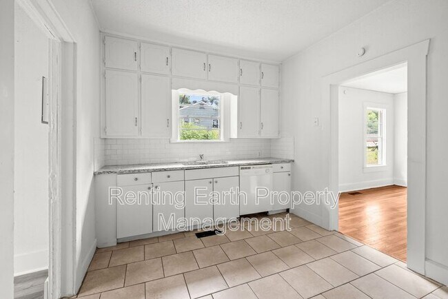 Building Photo - 5316 Court I