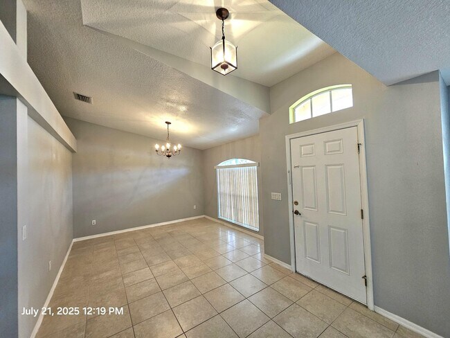 Building Photo - 2182 SW Idaho Ln