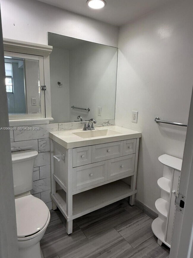 Building Photo - 3001 S Ocean Dr