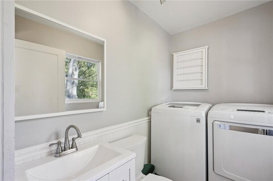 Building Photo - 1720 Marvin St NW