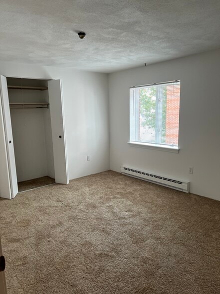 Building Photo - 33 Lodgen Ct