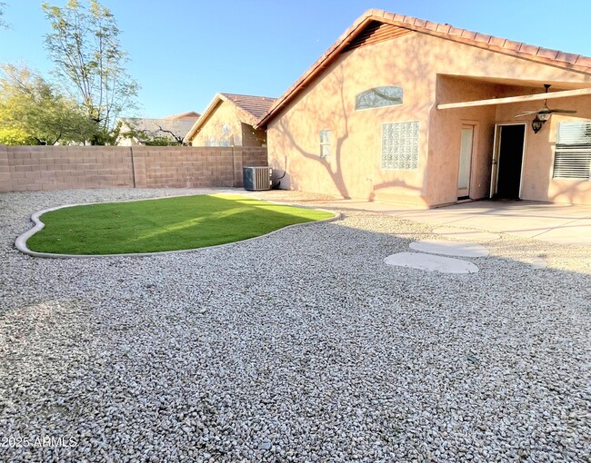 Building Photo - 4505 E Lone Cactus Dr