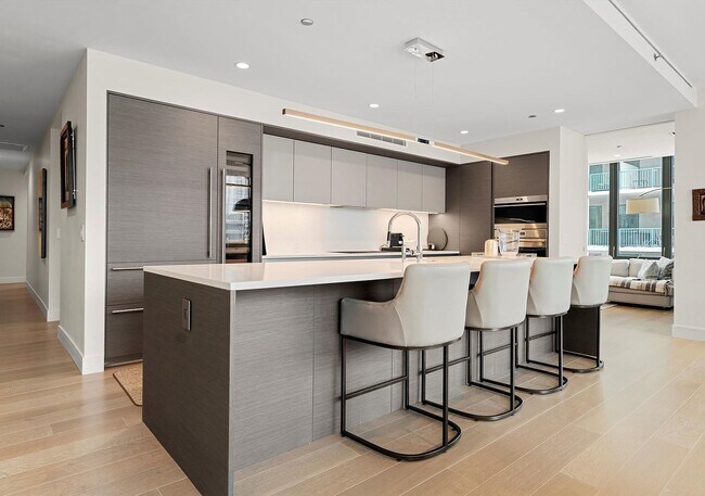 Building Photo - 366 W Superior St