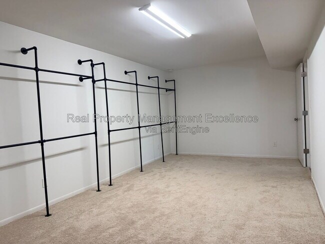 Building Photo - 108 Hassell Ct