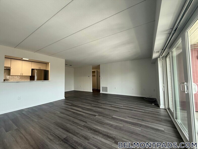 Building Photo - 55 Hill Rd