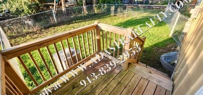 Building Photo - 2 Bed 1.5 Bath Townhome in Bonner Springs-...