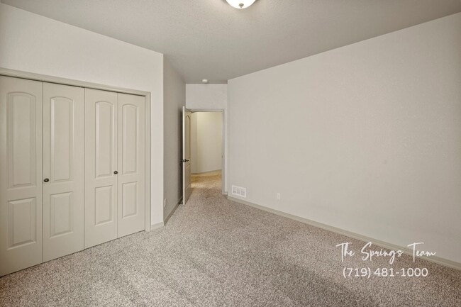 Building Photo - BEAUTIFUL 4BD + OFFICE MAIN-LEVEL LIVING H...