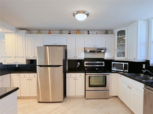 Building Photo - 3100 NE 49th St