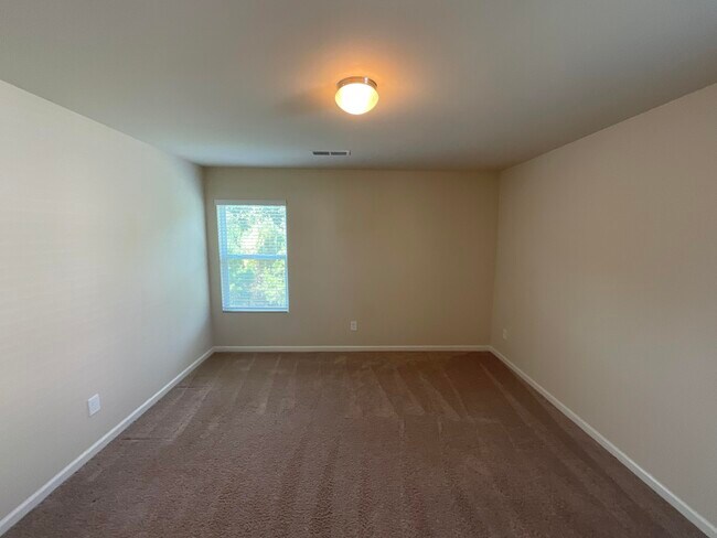Building Photo - 4701 Southwind Rd