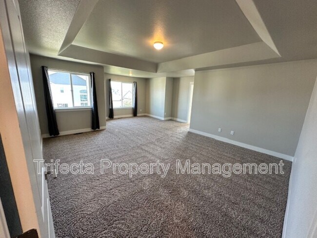 Building Photo - 5403 Vona Dr