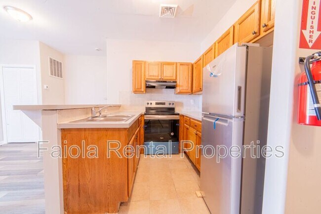 Building Photo - 112 N High St