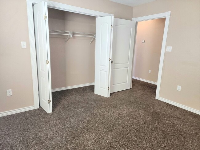 Building Photo - 412 W University Dr