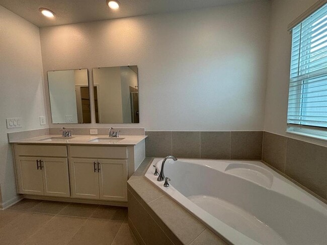 Building Photo - 6097 Meditation Dr