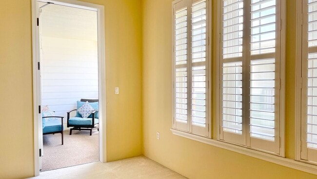 Building Photo - Gated Community in Hawaii Kai! Colony at P...