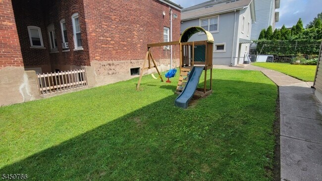 Building Photo - 39 Wadsworth St