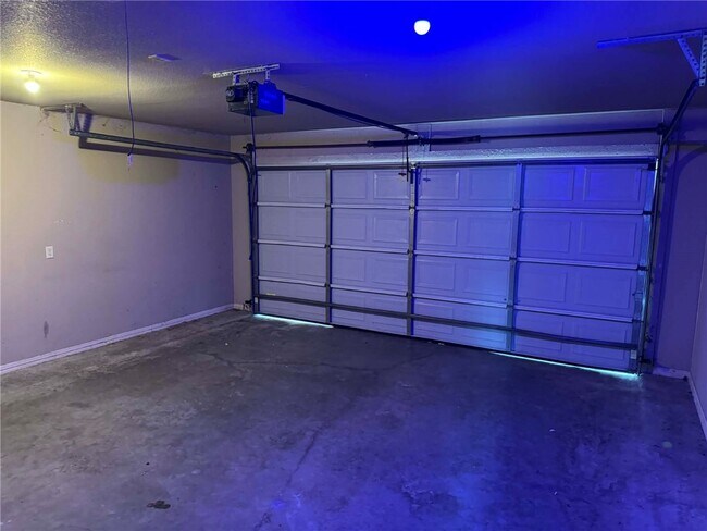 Building Photo - 1457 Prairie View Ave