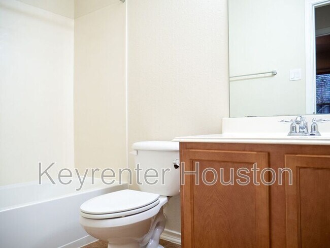 Building Photo - 47 Wickerdale Pl