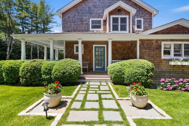 Building Photo - 114 Narod Blvd