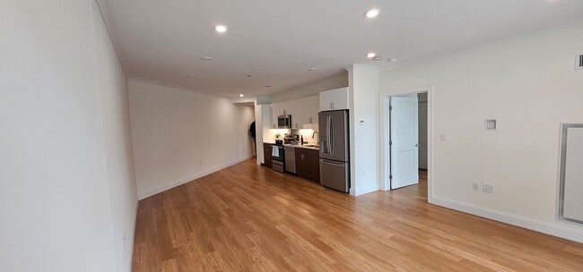 Building Photo - Chestnut Hill Luxury 1-Bed 1-Bath Apartment