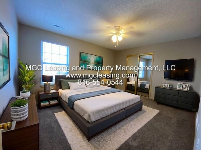 Building Photo - Harrisonville 2 Bedroom 2.5 Bath Townhome!