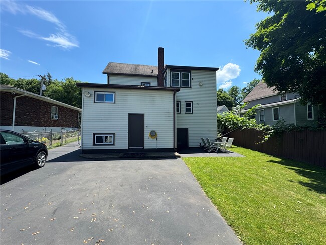 Building Photo - 9 Second St