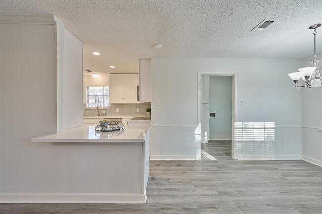 Building Photo - 715 Baltic Ln