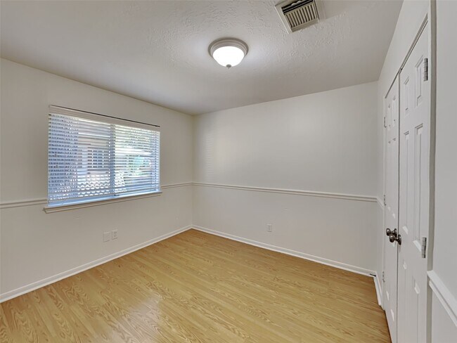 Building Photo - 10467 Twin Circles Dr