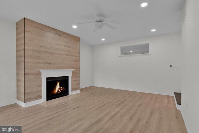 Building Photo - 915 Chanticleer