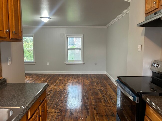 Building Photo - 519 E Mifflin St