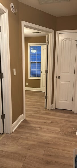 Building Photo - 2221 Trophy Trce