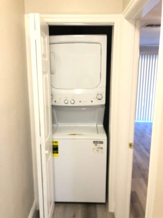 Building Photo - 4 BEDROOM / 2 BATH SINGLE FAMILY HOME W/ CASITA