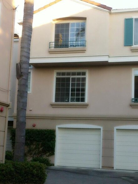 Building Photo - 342 Montecito Way