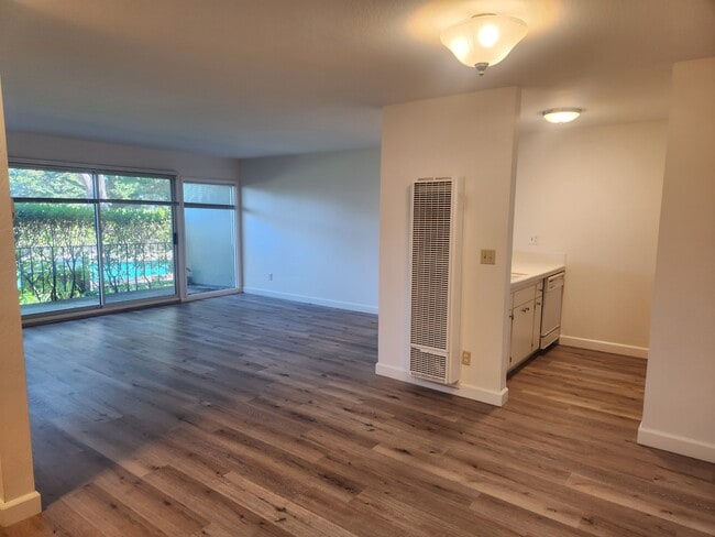 Building Photo - 259 Eden Roc Dr