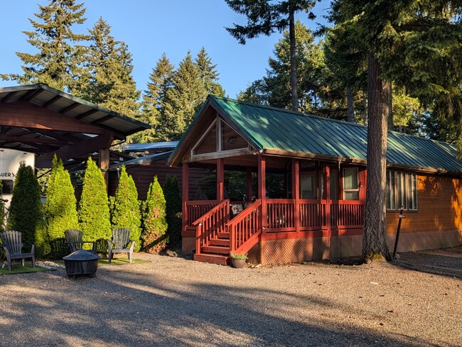 Building Photo - Private 1 bed/1 bath Cabin in gated resort with view of Rainier