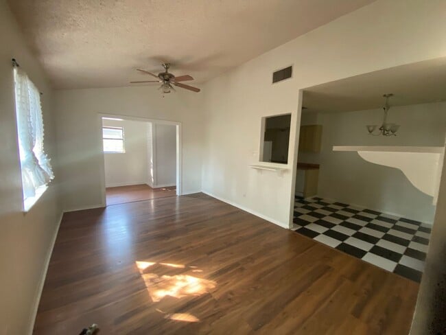 Building Photo - 5302 Avenue G