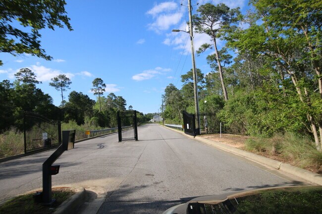 Building Photo - Nature Creek 3BD Townhome w/ Garage, Pool ...