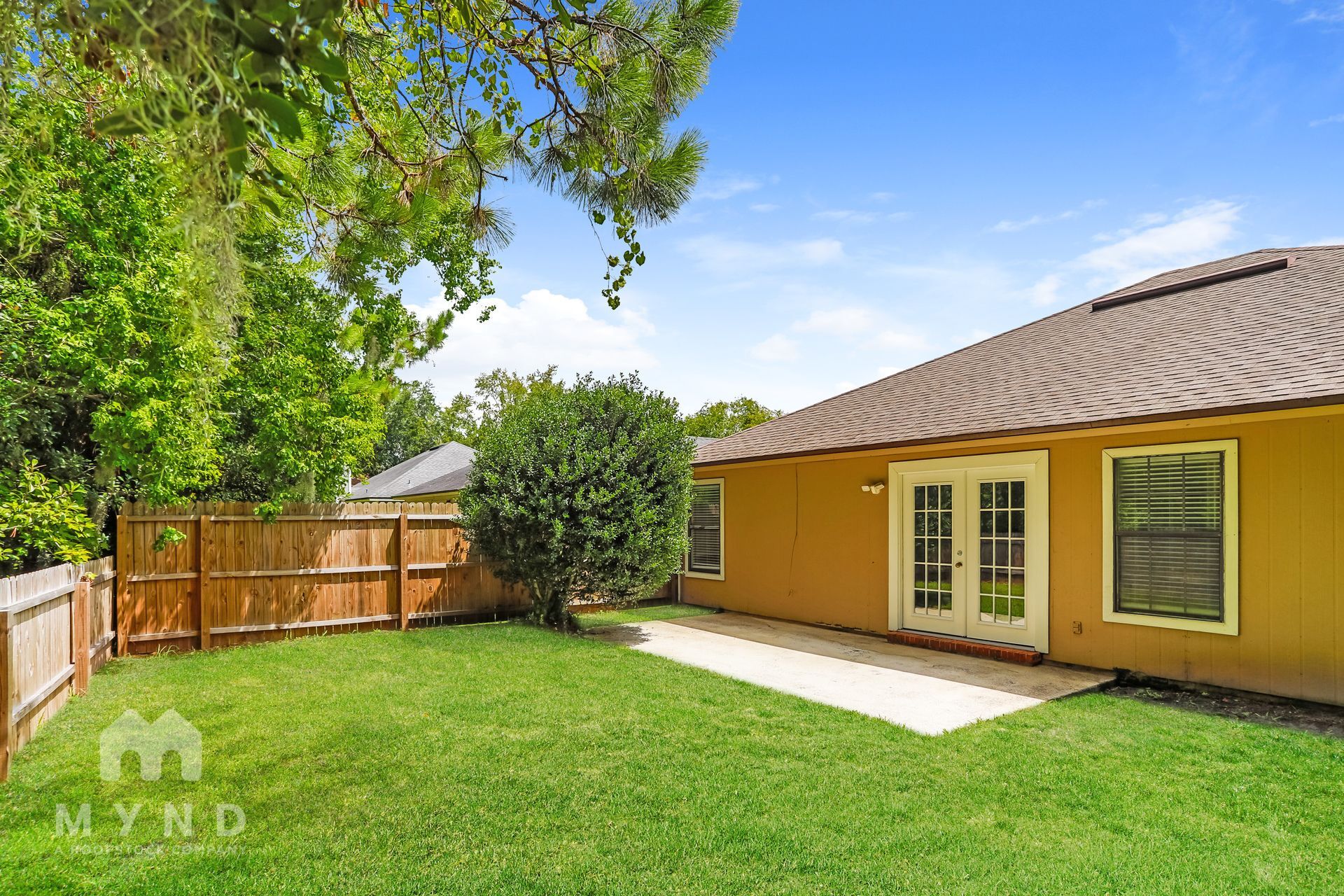 Building Photo - 398 Willow Green Dr
