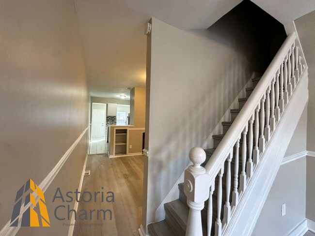 Building Photo - 3 Bedroom Rowhome with Deck and Updated Kitchen