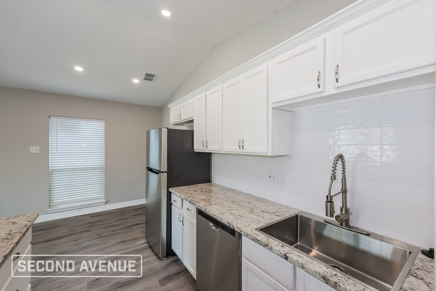 Building Photo - 2024 Lewiston Ave