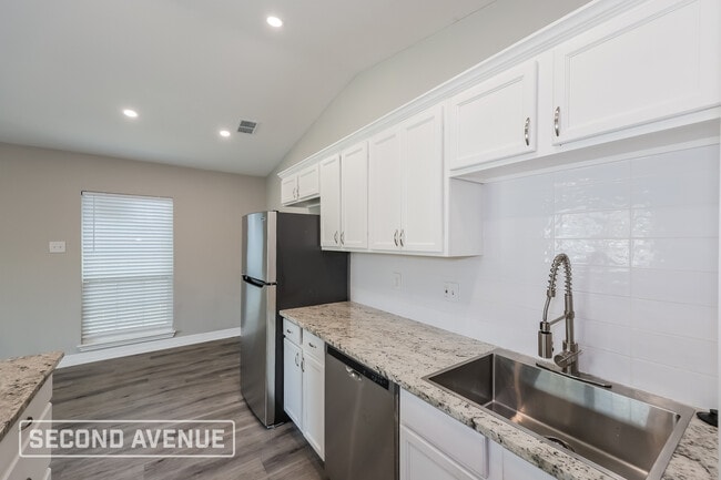 Building Photo - 2024 Lewiston Ave