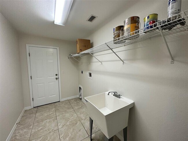 Building Photo - 1401 Vermouth Ln