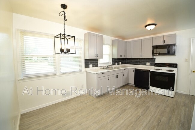 Building Photo - 477 S Norwood Ave